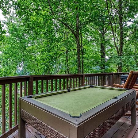 Moonshine Chalet, Hot Tub, Pool Access, Wifi, 1089 Free Tickets Each Paid Day, Dollywood And More Gatlinburg Exterior foto