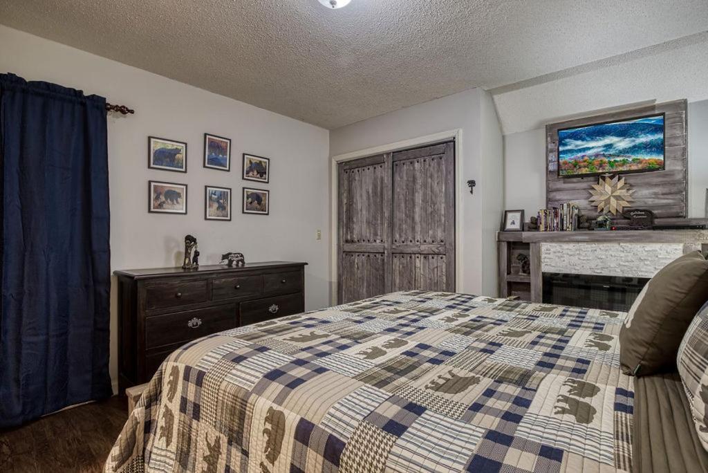 Moonshine Chalet, Hot Tub, Pool Access, Wifi, 1089 Free Tickets Each Paid Day, Dollywood And More Gatlinburg Exterior foto