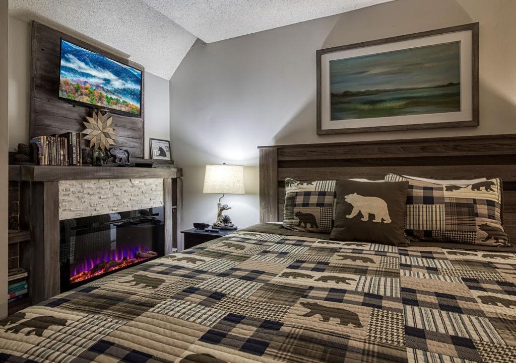 Moonshine Chalet, Hot Tub, Pool Access, Wifi, 1089 Free Tickets Each Paid Day, Dollywood And More Gatlinburg Exterior foto