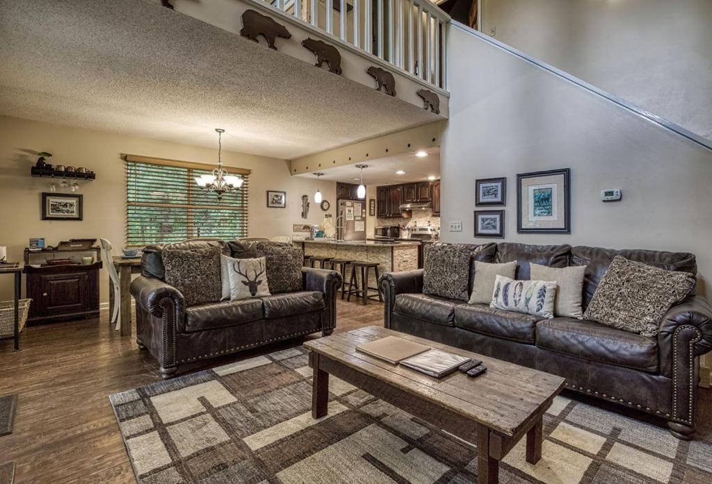 Moonshine Chalet, Hot Tub, Pool Access, Wifi, 1089 Free Tickets Each Paid Day, Dollywood And More Gatlinburg Exterior foto