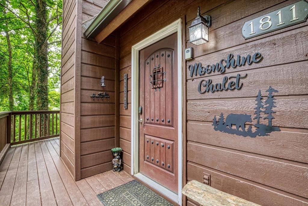 Moonshine Chalet, Hot Tub, Pool Access, Wifi, 1089 Free Tickets Each Paid Day, Dollywood And More Gatlinburg Exterior foto