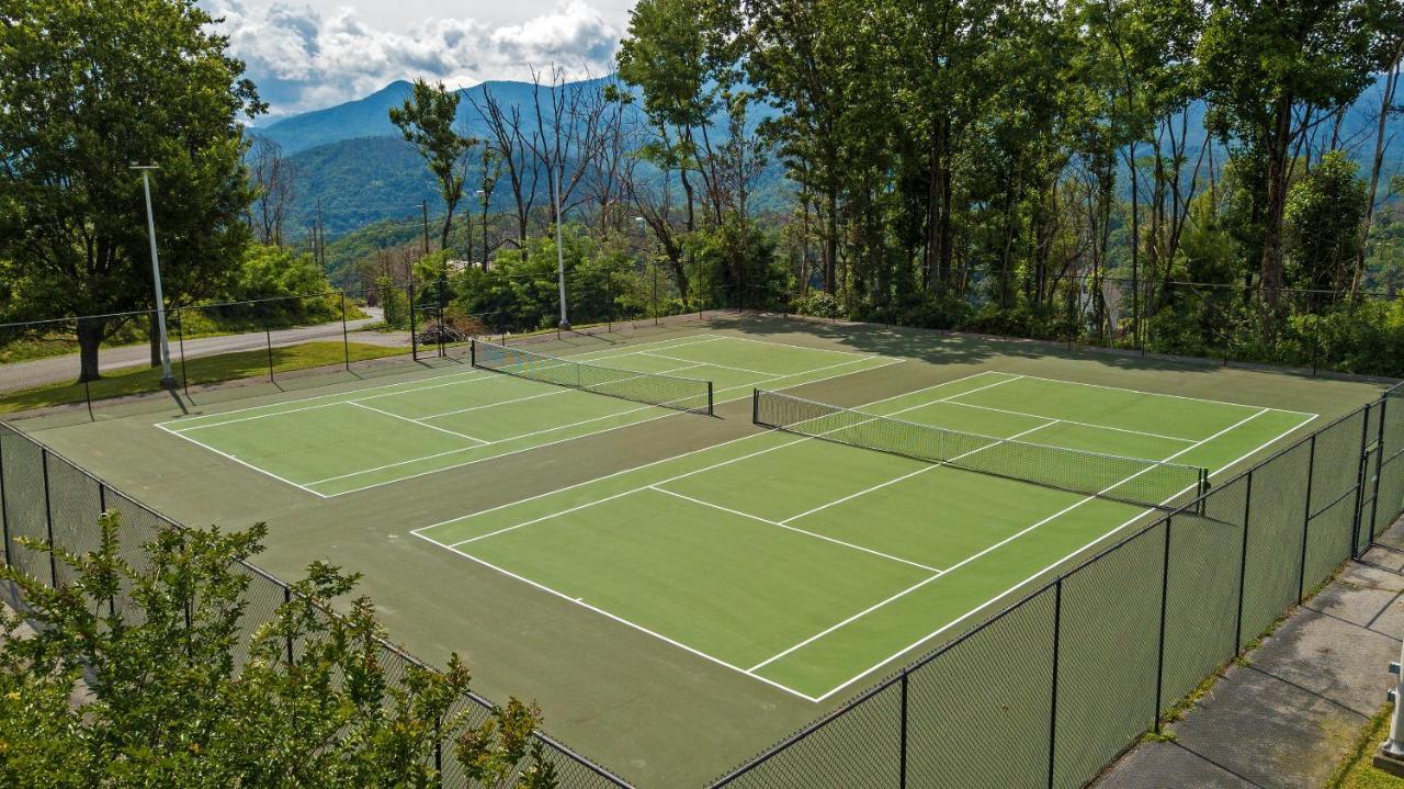 Moonshine Chalet, Hot Tub, Pool Access, Wifi, 1089 Free Tickets Each Paid Day, Dollywood And More Gatlinburg Exterior foto